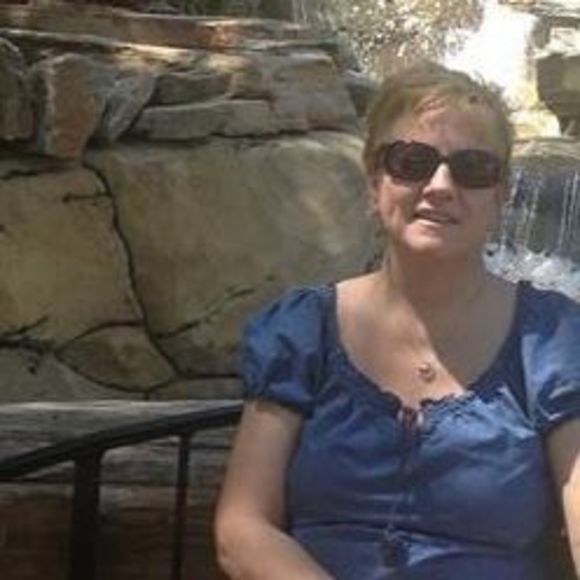 Meet your Posher, Julie - Picture 1 of 1